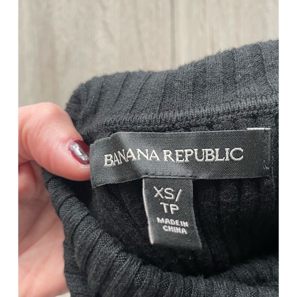 Banana Republic Ribbed Turtleneck Sweater, Short sleeve, Black, XS - Picture 7 of 8